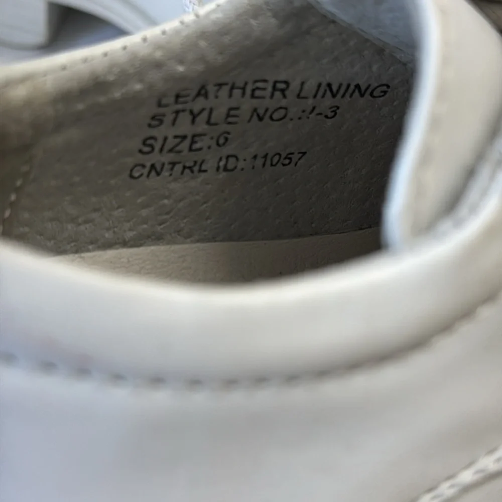 BONAFINI White Kids Dress Shoes Lace Up Size 6 Toddler